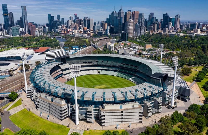 Melbourne Cricket Ground lớn nhất của nước Úc với sức chứa 100.024 chỗ ngồi